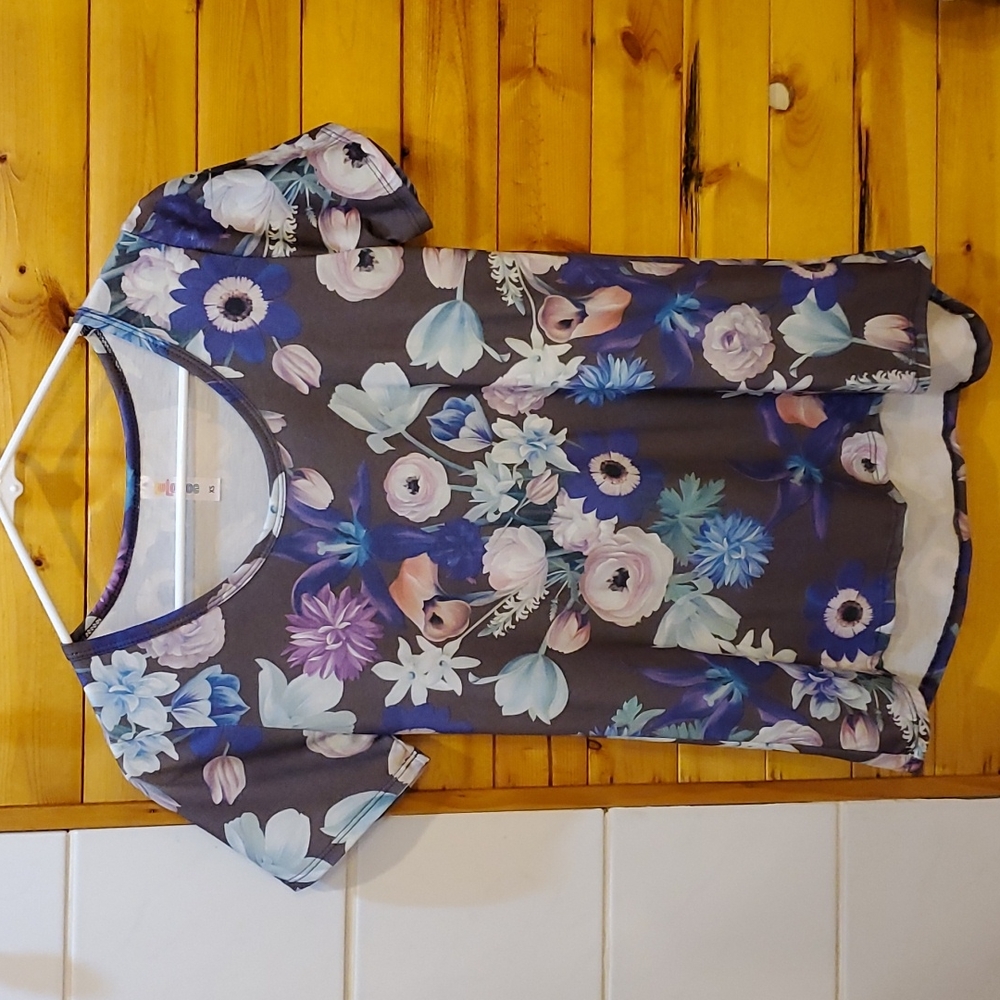 Lularoe top